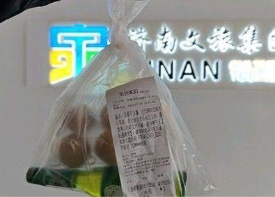 感到不满！泰山0-6惨败申花 球迷送外卖给济南文旅：6个鸡蛋