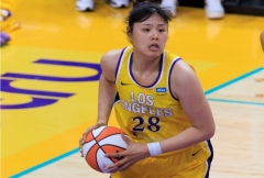 半场WNBA：李月汝4分3板 杰克逊15分 以46-39领先的自由人，火花命中率超过50%